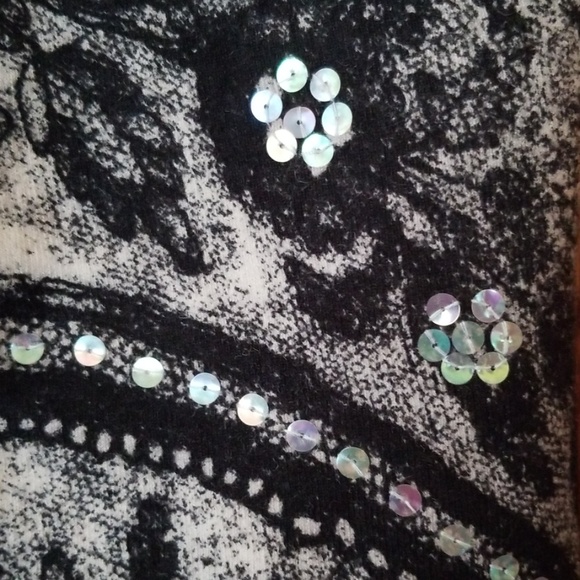 Top - Picture 2 of 2